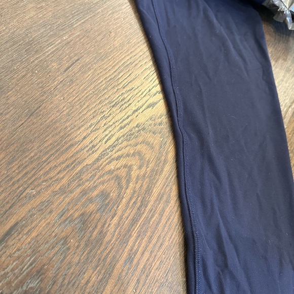 Tory Burch navy leggings with multicolor Chevron at the bottom. Size extra small - Picture 5 of 6